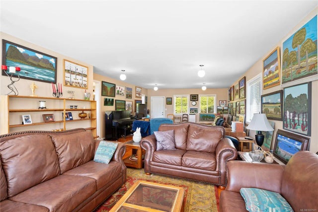 4 of 69 - 854 Royal Oak Ave, Saanich, BC