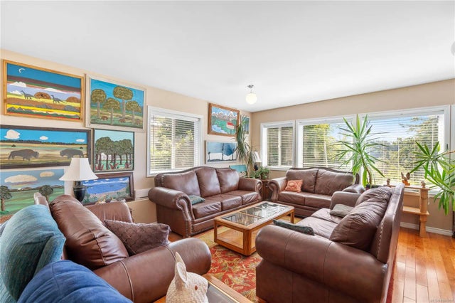 5 of 69 - 854 Royal Oak Ave, Saanich, BC