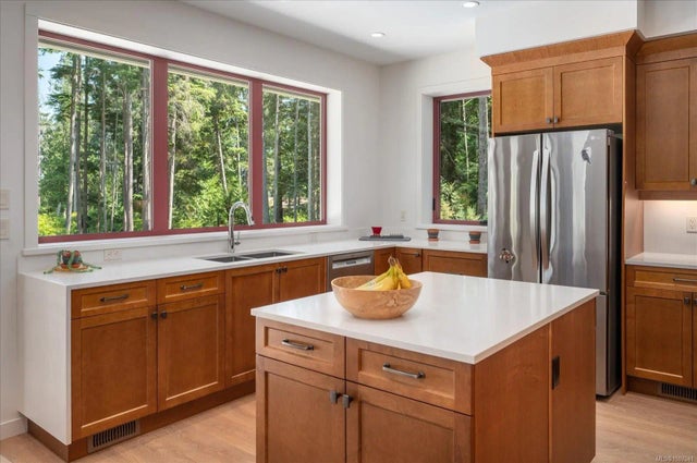 4 of 59 - 6208 Island Hwy W, Qualicum Beach, BC