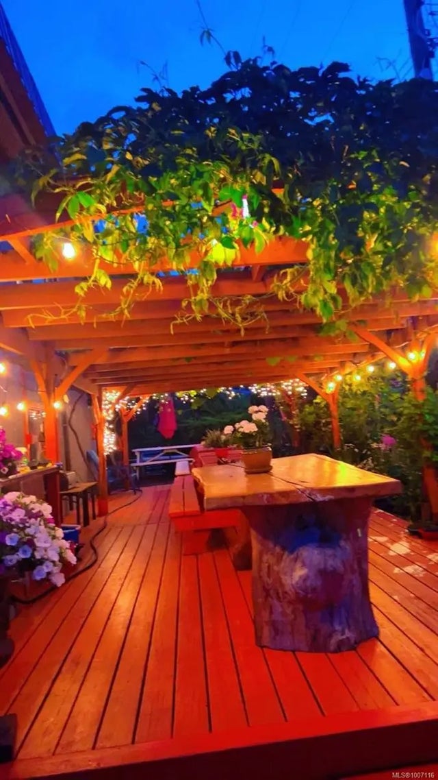 2 of 6 - 1568 Chaplin St, Crofton, BC