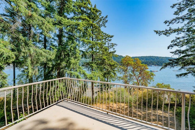 5030 Limberis Dr, Ladysmith