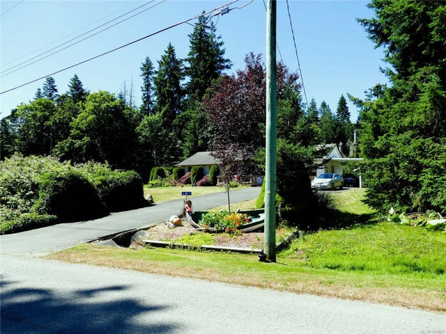 2 of 37 - 6637 Walker Frontage Rd, Fanny Bay, BC