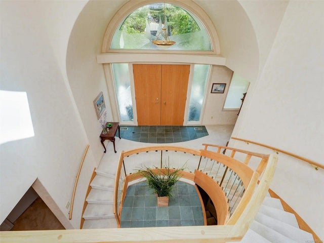 3 of 49 - 1360 Cloake Hill Rd, North Saanich, BC