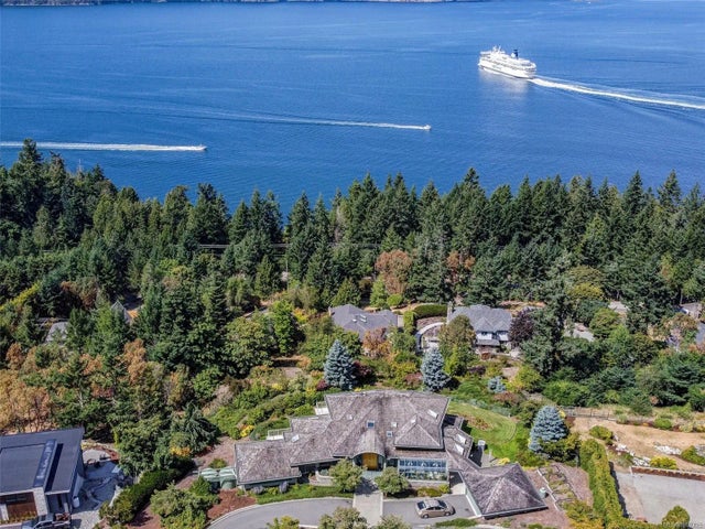 4 of 49 - 1360 Cloake Hill Rd, North Saanich, BC