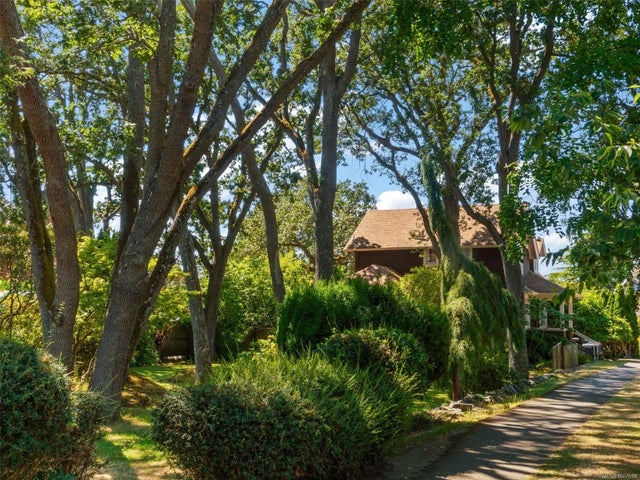 1 of 53 - 1353 Craigdarroch Rd, Victoria, BC