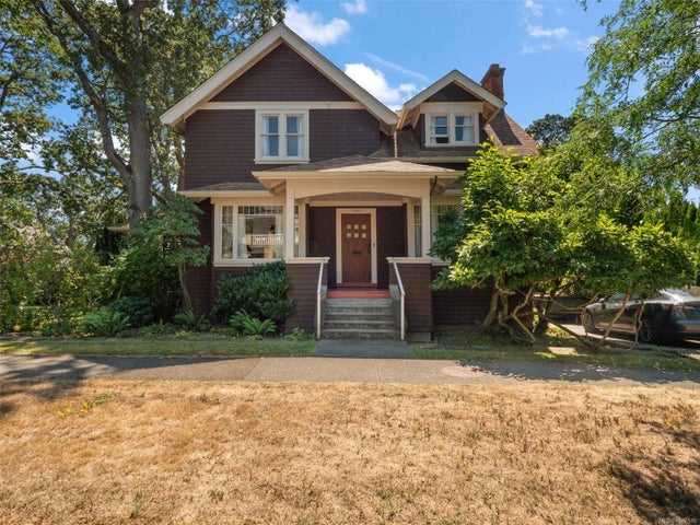 4 of 53 - 1353 Craigdarroch Rd, Victoria, BC