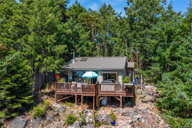 1 of 33 - 9813 Spalding Rd, Pender Island, BC