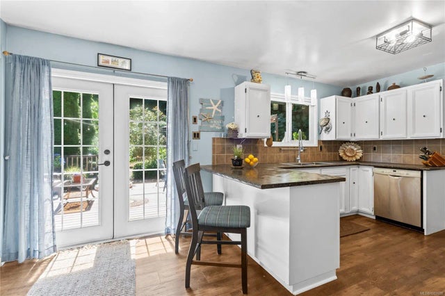 1 of 47 - 1526 Sunrise Dr, Parksville, BC