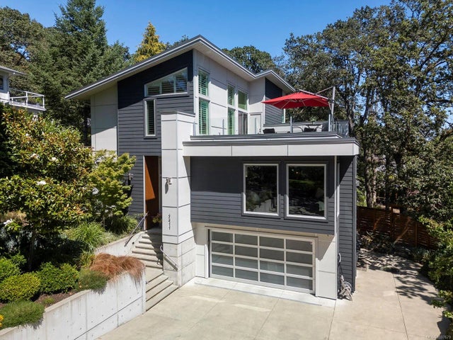 2 of 35 - 3411 Mayfair Dr, Saanich, BC