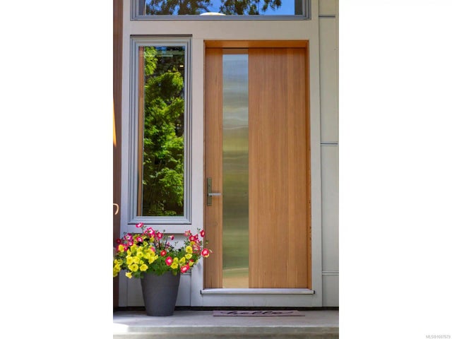 3 of 35 - 3411 Mayfair Dr, Saanich, BC