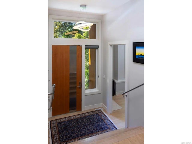 4 of 35 - 3411 Mayfair Dr, Saanich, BC