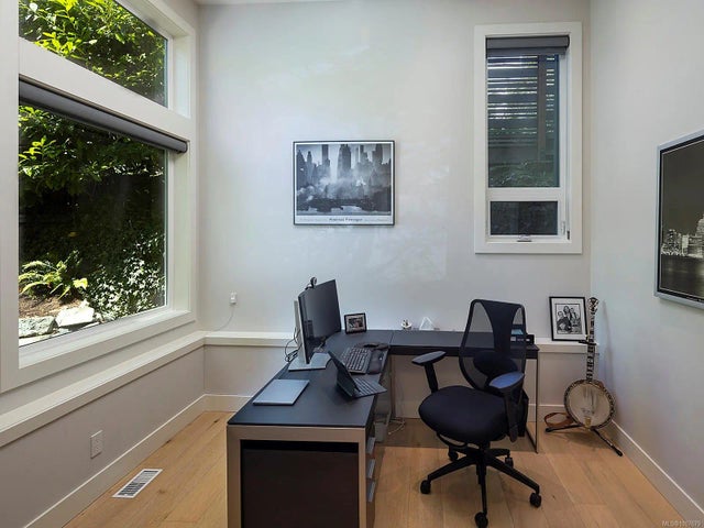 5 of 35 - 3411 Mayfair Dr, Saanich, BC