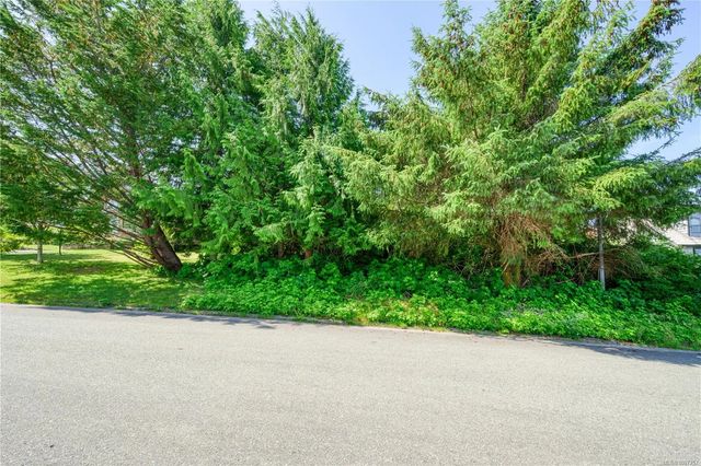 2 of 4 - 5275 Fanshawe St, Port Hardy, BC