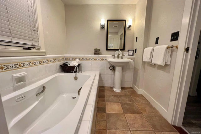 5 of 17 - 134 Madrona Dr 5 D1, Galiano Island, BC