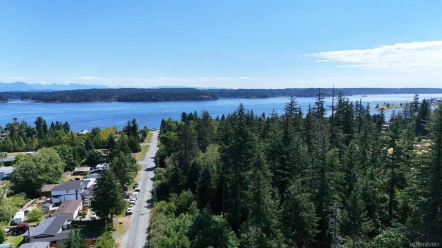 2 of 4 - 1755 Mcdonald Rd, Campbell River, BC