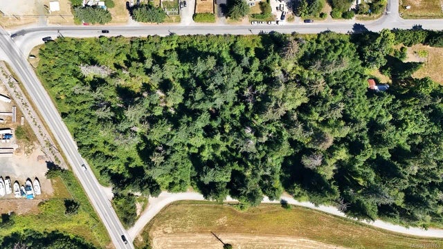 1 of 5 - 3701 Island Hwy, Campbell River, BC