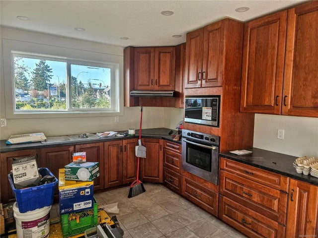 3 of 12 - 495 Nicol St, Nanaimo, BC