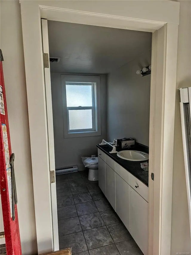 4 of 12 - 495 Nicol St, Nanaimo, BC