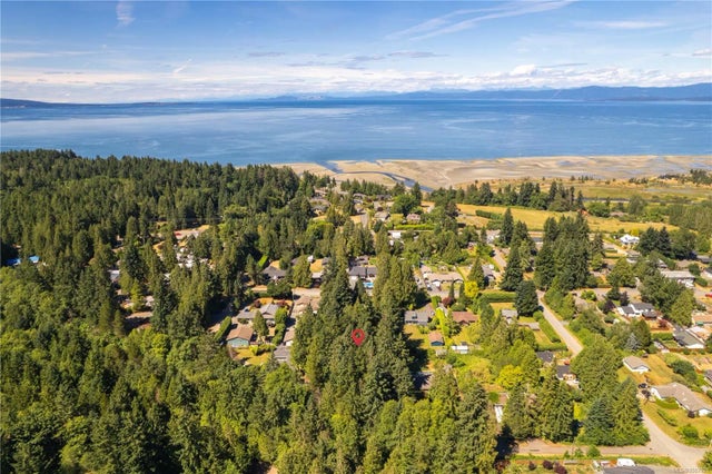 3 of 10 - 1271 Ganske Rd, Qualicum Beach, BC