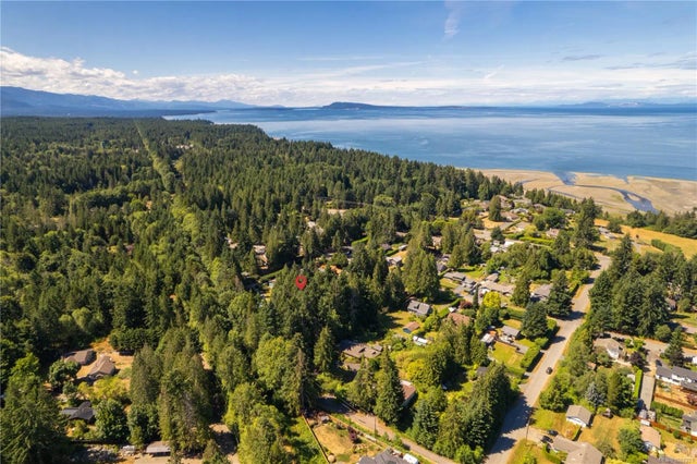 4 of 10 - 1271 Ganske Rd, Qualicum Beach, BC