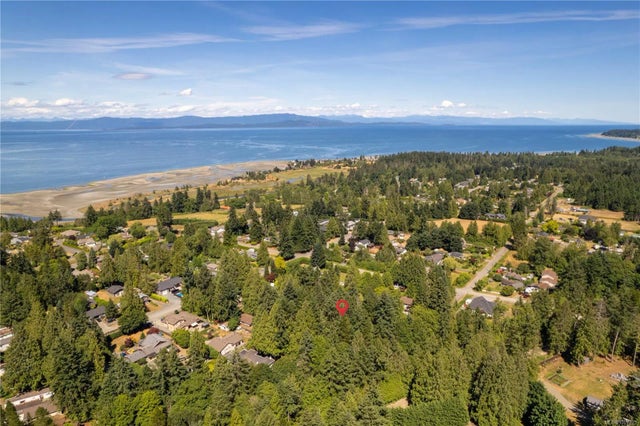 5 of 10 - 1271 Ganske Rd, Qualicum Beach, BC