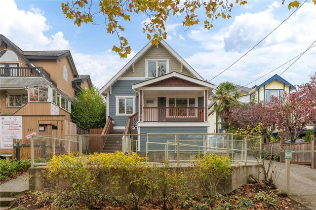 1 of 35 - 351 Wesley St, Nanaimo, BC