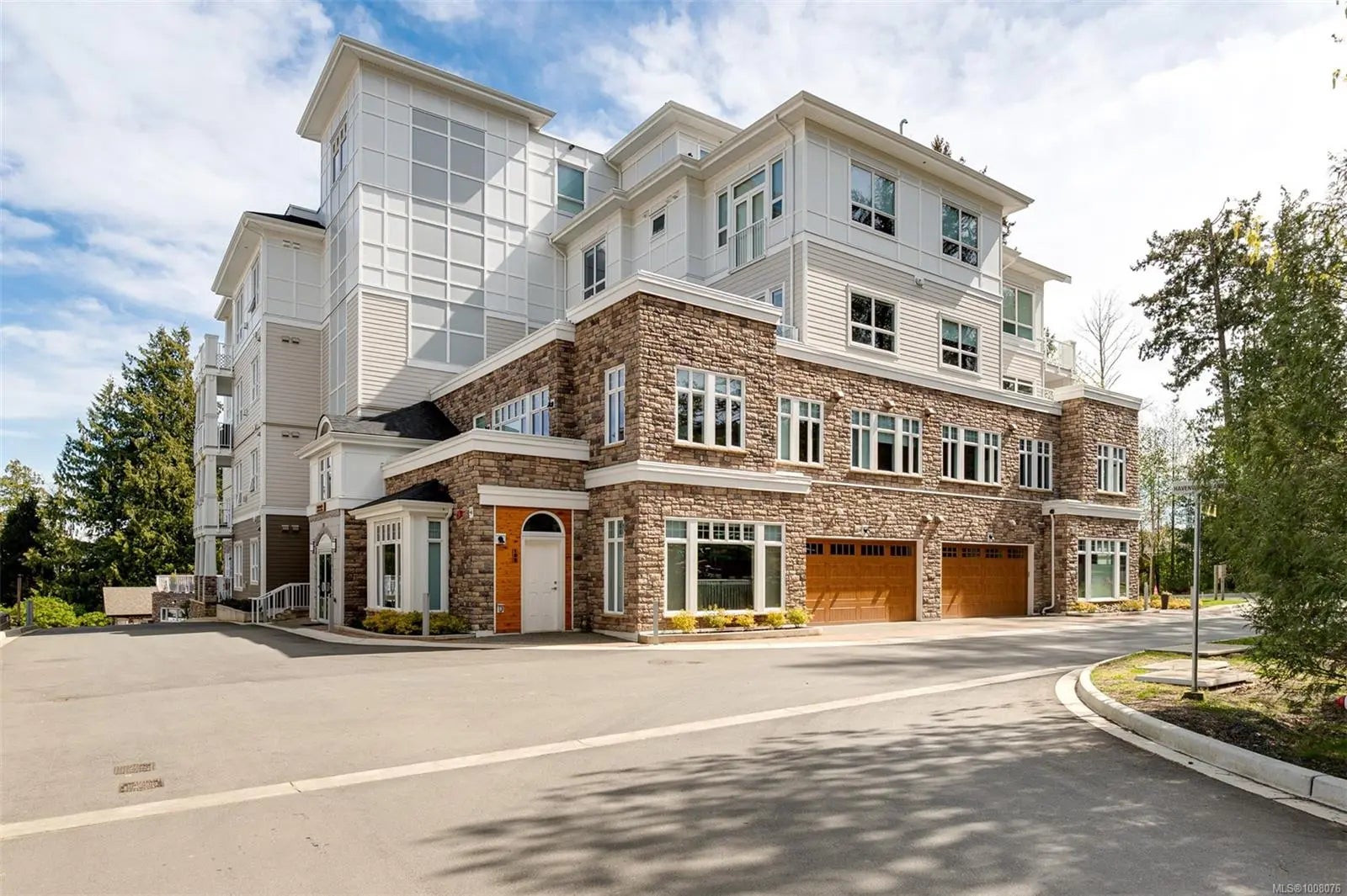Residential for Sale by 3110 Havenwood Lane 103 in the Colwood, located in the neighborhood of 