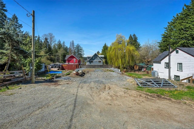 2 of 5 - 2722 Gibson Pl, Shawnigan Lake, BC