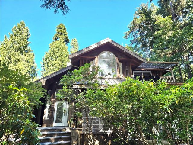 2 of 16 - 1294 Lynn Rd, Tofino, BC