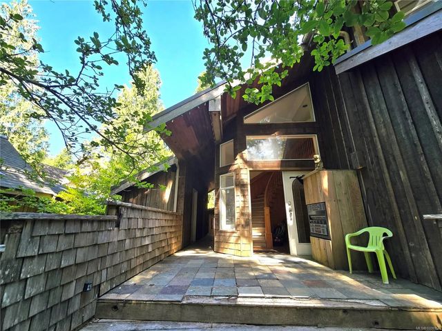 4 of 16 - 1294 Lynn Rd, Tofino, BC