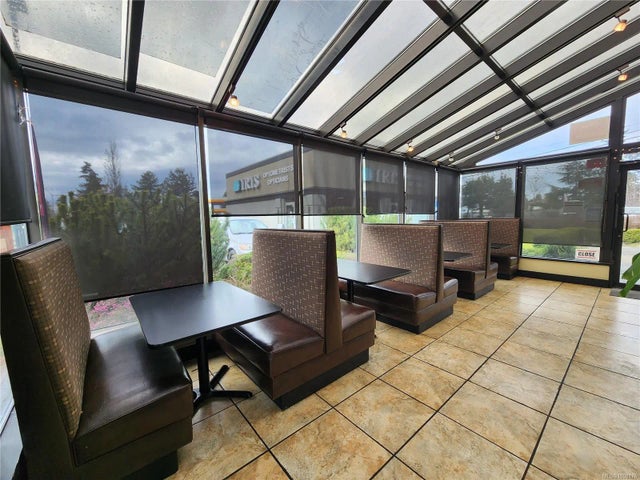 2 of 8 - 382 Island Hwy E, Parksville, BC