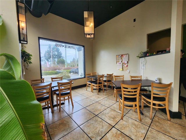 3 of 8 - 382 Island Hwy E, Parksville, BC