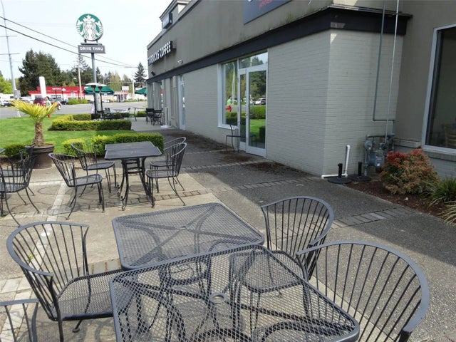 4 of 8 - 382 Island Hwy E, Parksville, BC