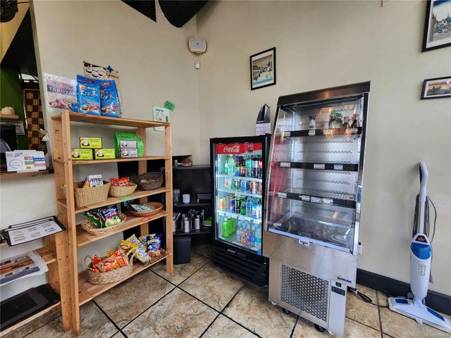 5 of 8 - 382 Island Hwy E, Parksville, BC