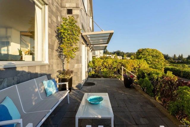 3 of 46 - 5322 Sayward Hill Cres, Saanich, BC