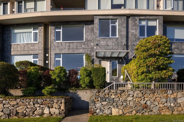 4 of 46 - 5322 Sayward Hill Cres, Saanich, BC