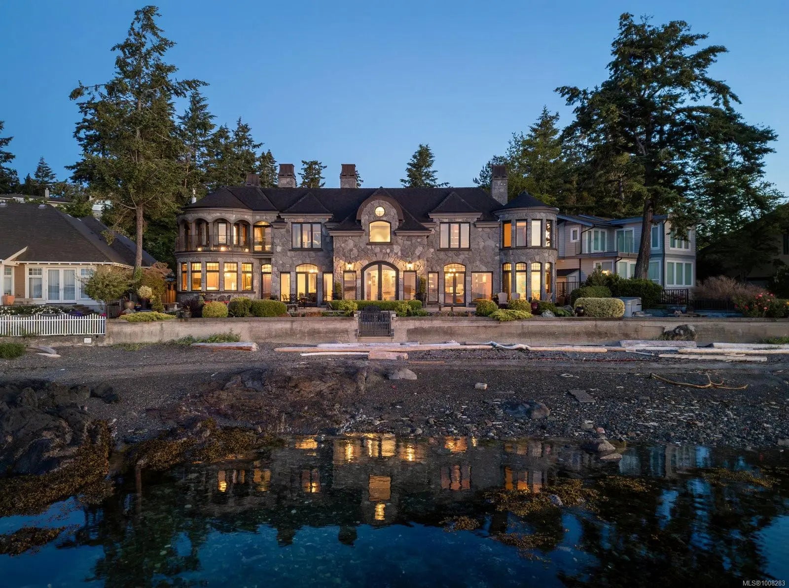 MLS #1008283 for Sale at 10493 Allbay Rd, in the city of Sidney, V8L 2P2