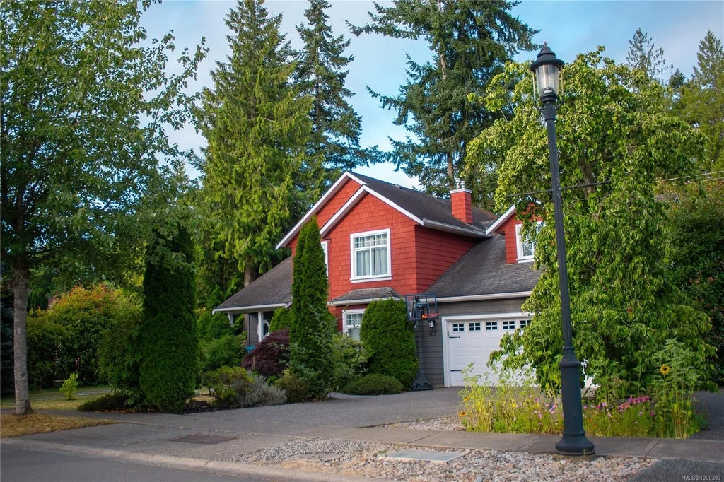 907 Savary Dr, Qualicum Beach
