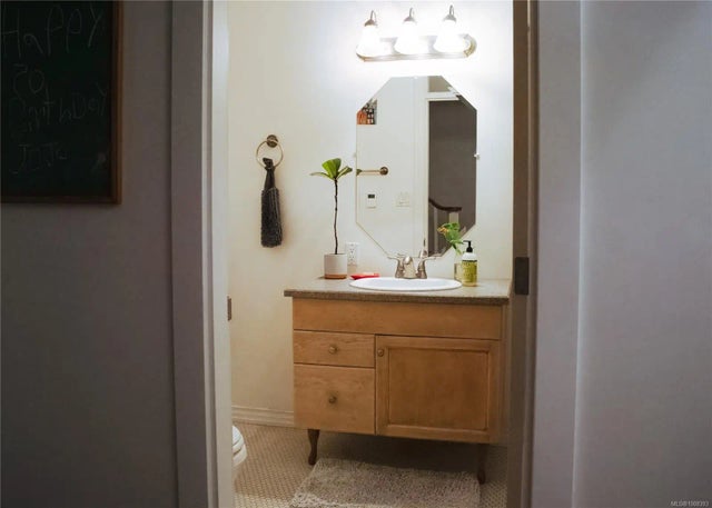 4 of 36 - 907 Savary Dr, Qualicum Beach, BC