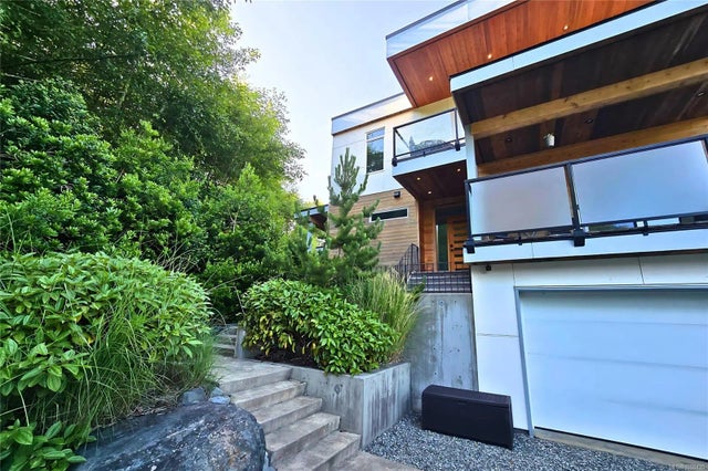 3 of 60 - 604 Alberto Rd, Tofino, BC