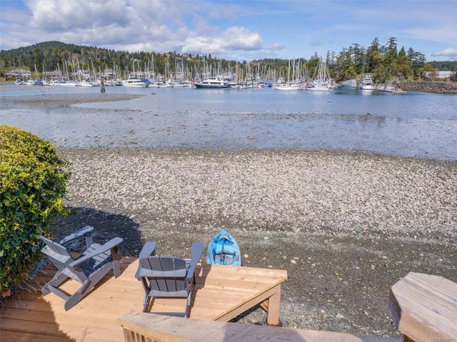 3 of 57 - 10680 Blue Heron Rd, North Saanich, BC