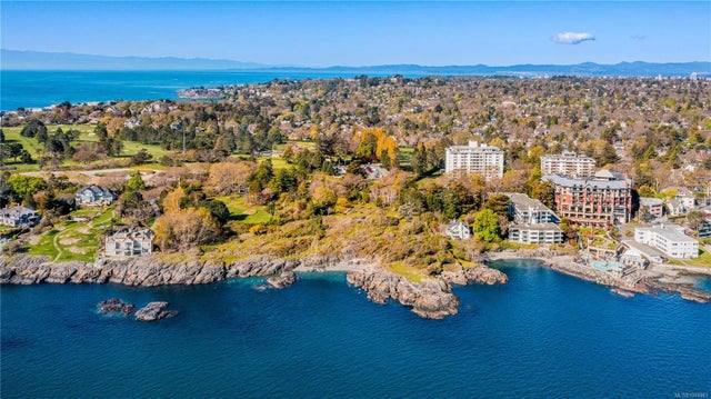 2 of 23 - 1069/1101 Beach Dr, Oak Bay, BC