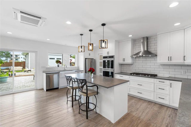 1 of 43 - 250 Cedar St, Parksville, BC