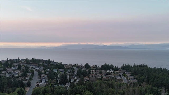 3 of 10 - 4730 Laguna Way, Nanaimo, BC