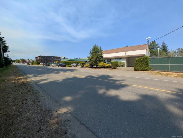 4 of 26 - 253 Fern Rd, Qualicum Beach, BC