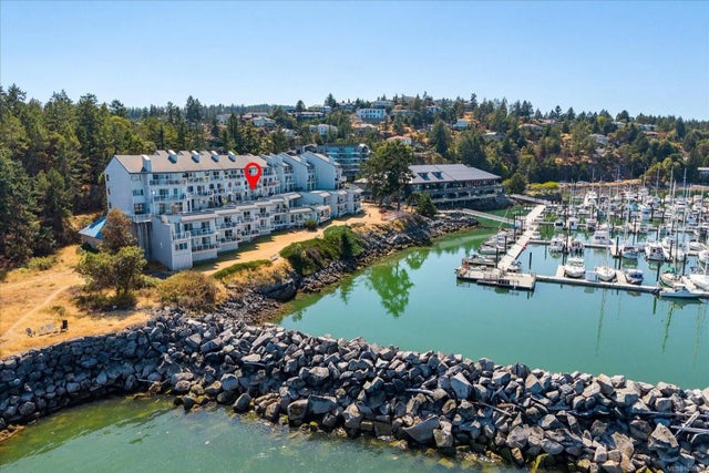 3 of 50 - 3555 Outrigger Rd 307, Nanoose Bay, BC