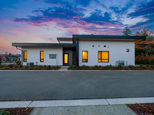 1 of 20 - 463 Hirst Ave 116, Parksville, BC