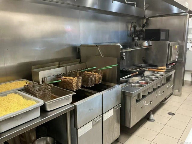 3 of 5 - 6631 Island Hwy F10, Nanaimo, BC