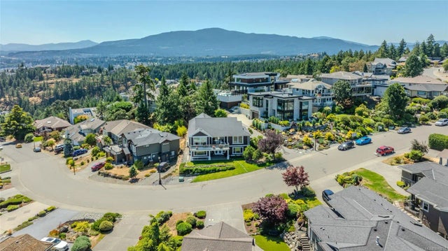 3 of 77 - 3708 Glen Oaks Dr, Nanaimo, BC