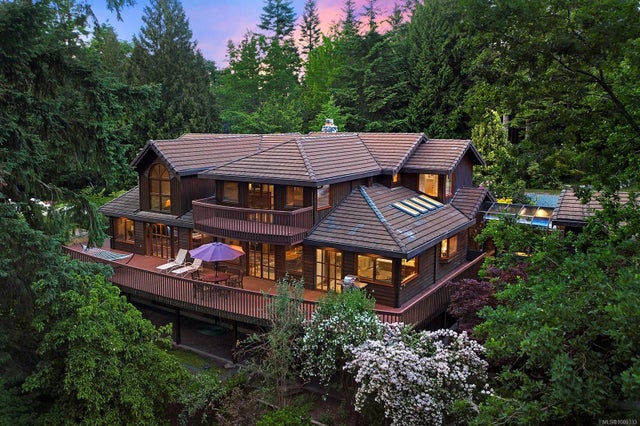 1 of 68 - 1717 Glen Urquhart Dr, Courtenay, BC